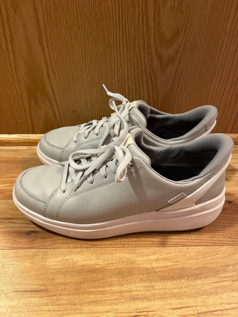 Kizik Sydney 8-1/2 gray leather sneaker lace up 8.5 hands free slip on shoes EUC